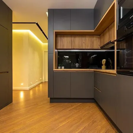 Style And Luxury 10mins Center